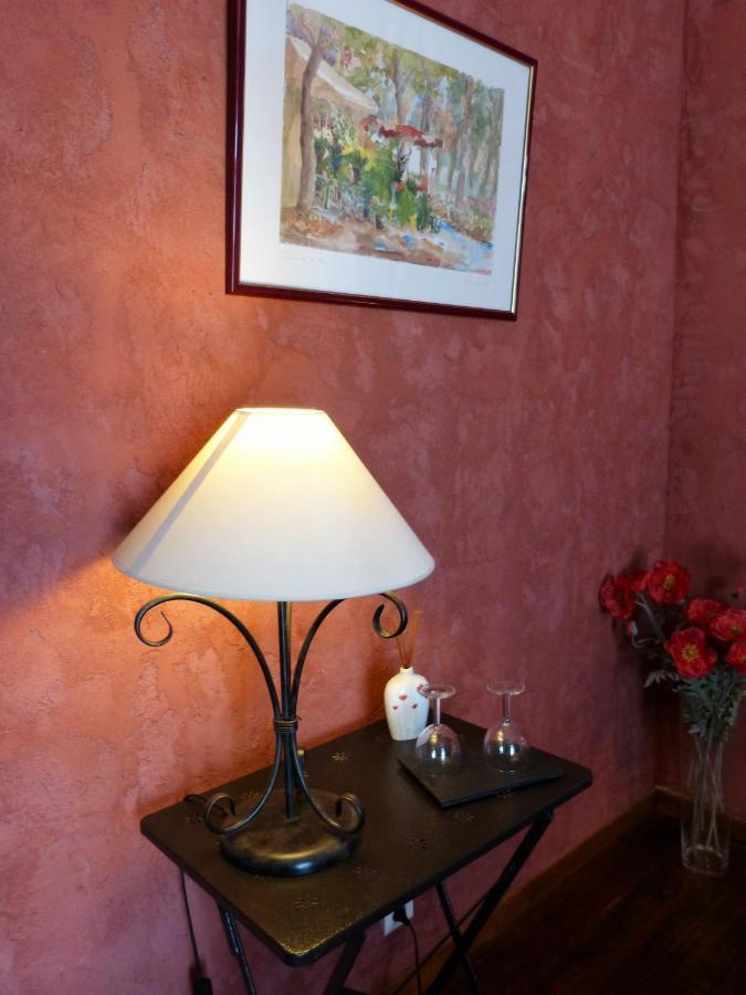Mas Des Bougainvillees Sernhac ภายนอก รูปภาพ